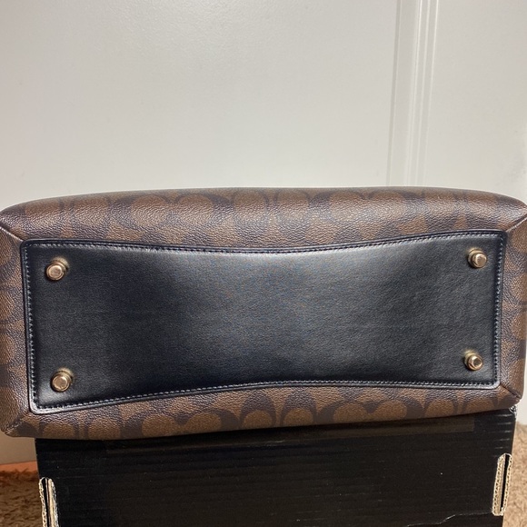 **SOLD** Lillie Carryall in signature canvas Gold brown black - Picture 4 of 14